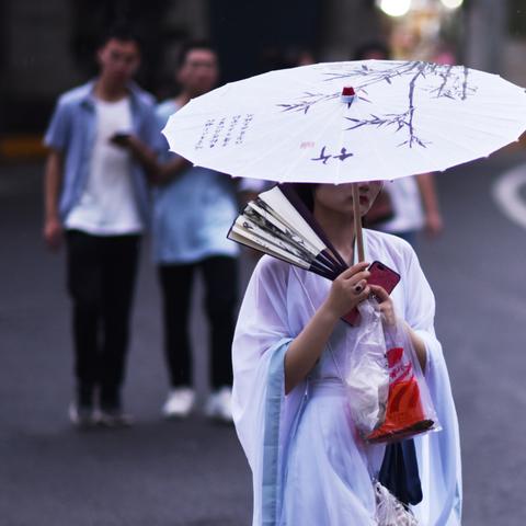 汉口湖畔地铁最新进展，展现现代交通魅力